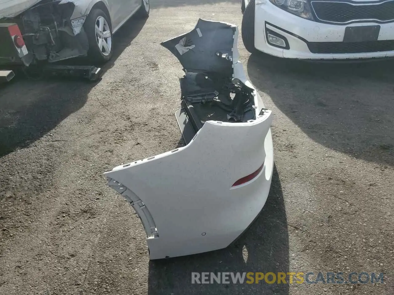 13 Photograph of a damaged car 5UXJU4C0XN9J82769 BMW X5 2022