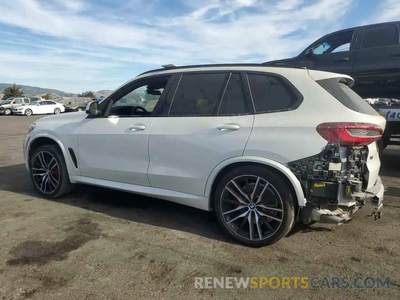 2 Photograph of a damaged car 5UXJU4C0XN9J82769 BMW X5 2022