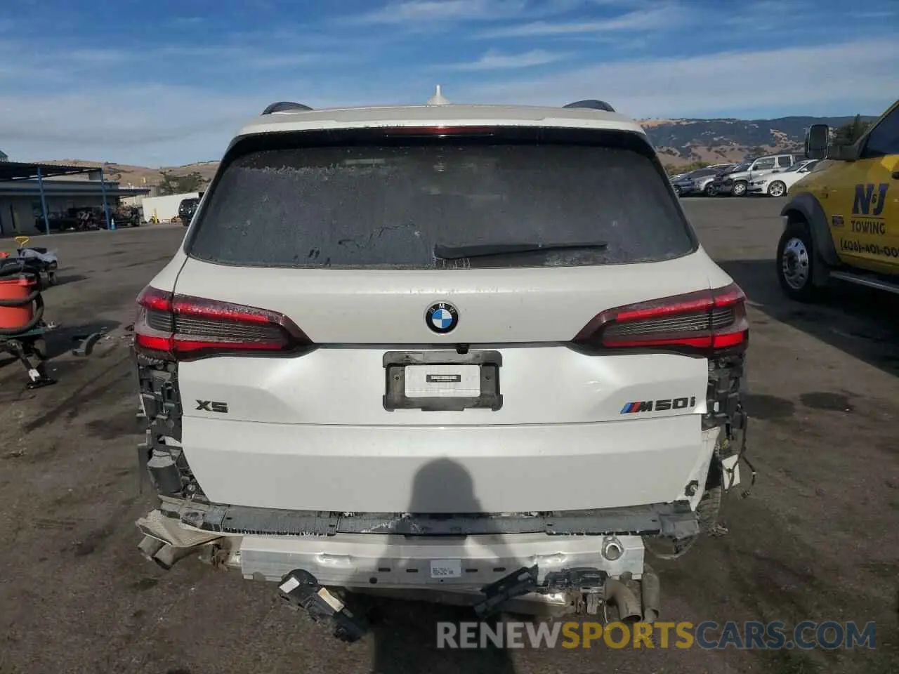 6 Photograph of a damaged car 5UXJU4C0XN9J82769 BMW X5 2022