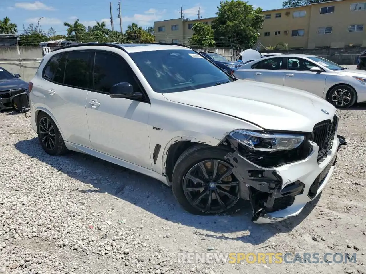 4 Photograph of a damaged car 5UXTA6C01N9J18858 BMW X5 2022