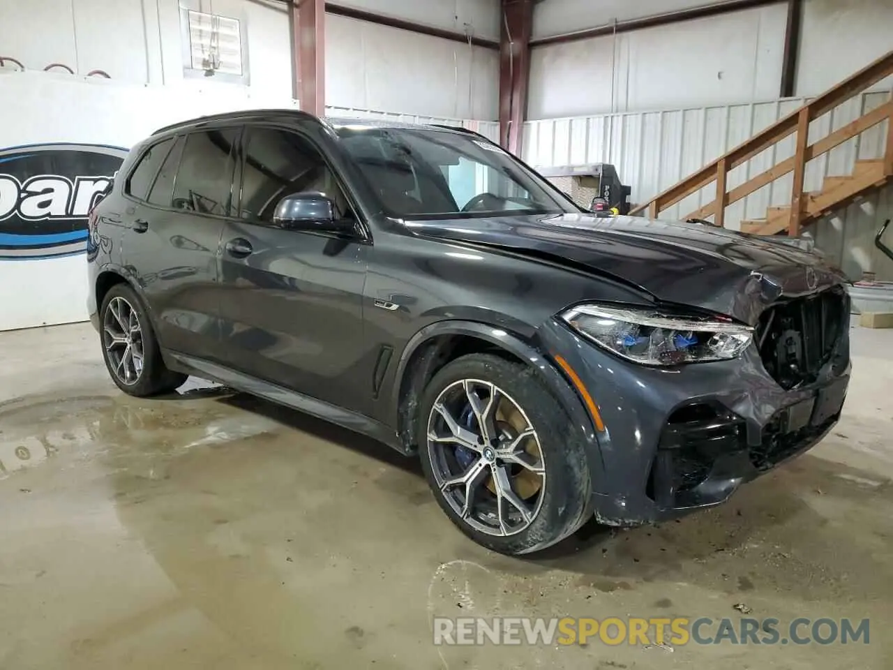 4 Photograph of a damaged car 5UXTA6C01N9M00398 BMW X5 2022