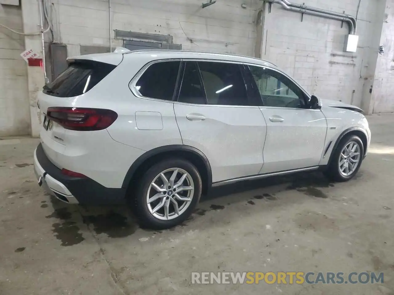 3 Photograph of a damaged car 5UXTA6C02N9L87936 BMW X5 2022
