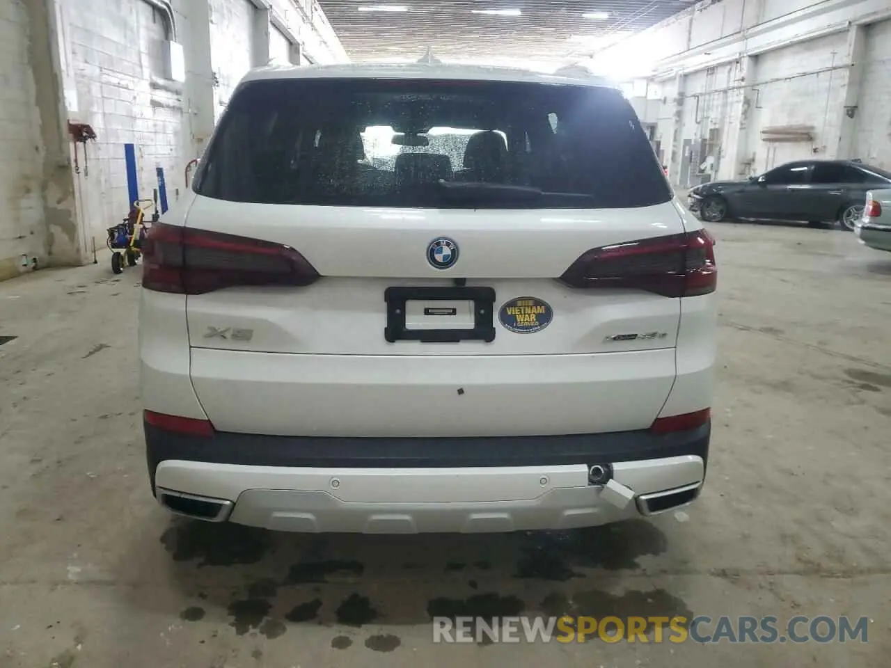 6 Photograph of a damaged car 5UXTA6C02N9L87936 BMW X5 2022