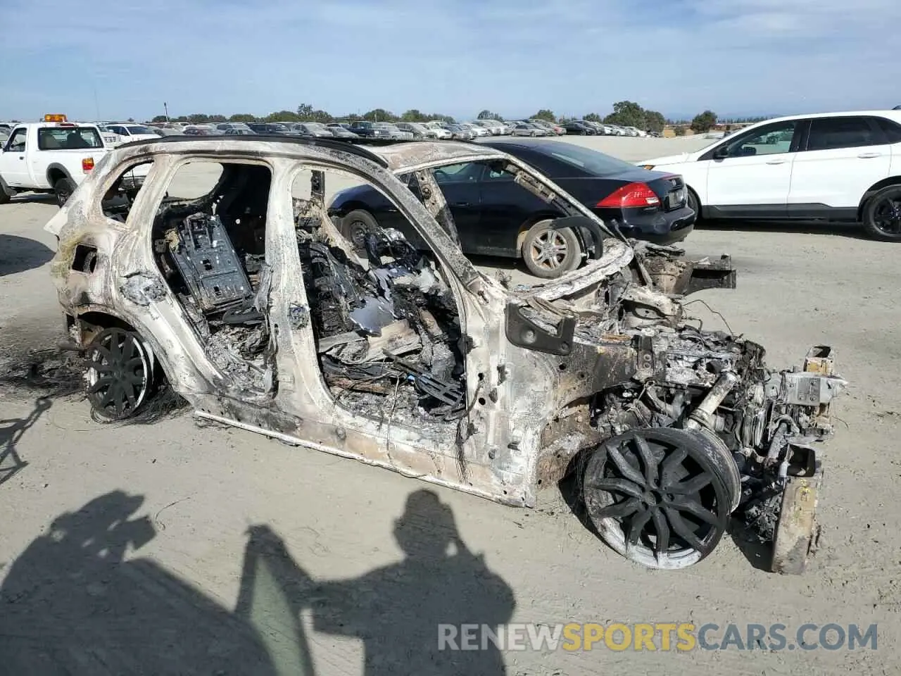 4 Photograph of a damaged car 5UXTA6C03N9J45544 BMW X5 2022