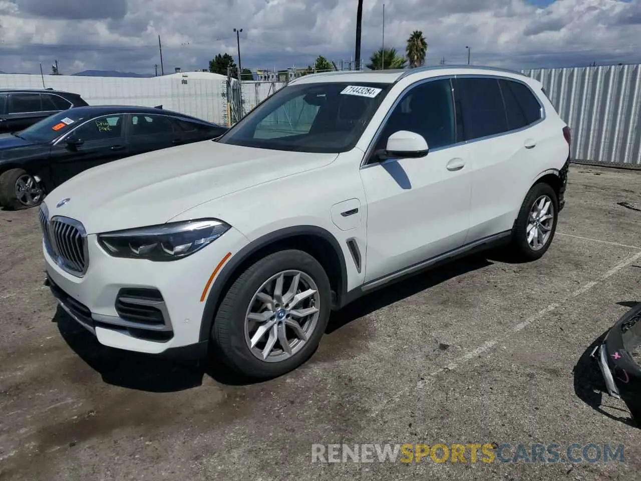 1 Photograph of a damaged car 5UXTA6C04N9K89247 BMW X5 2022