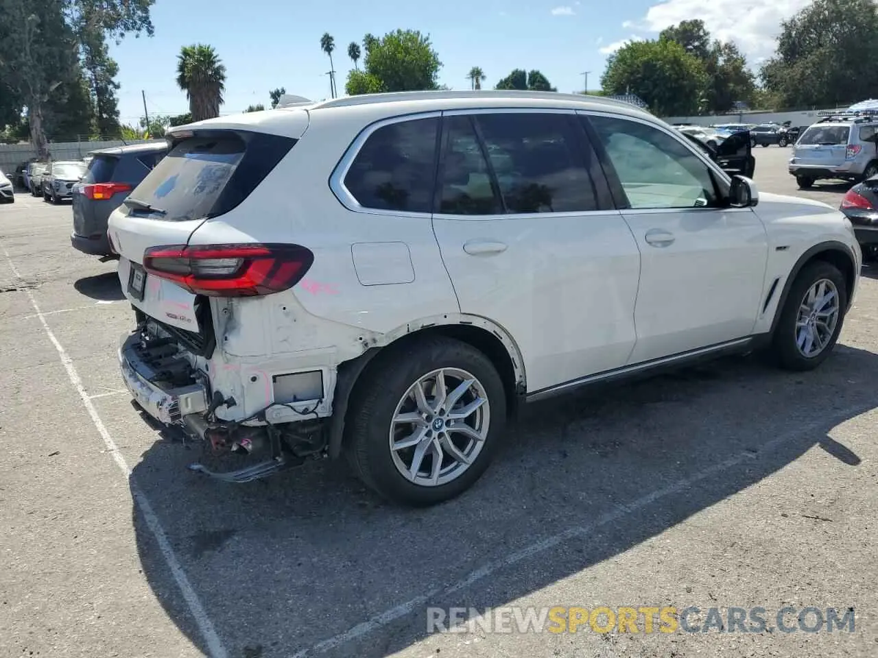3 Photograph of a damaged car 5UXTA6C04N9K89247 BMW X5 2022