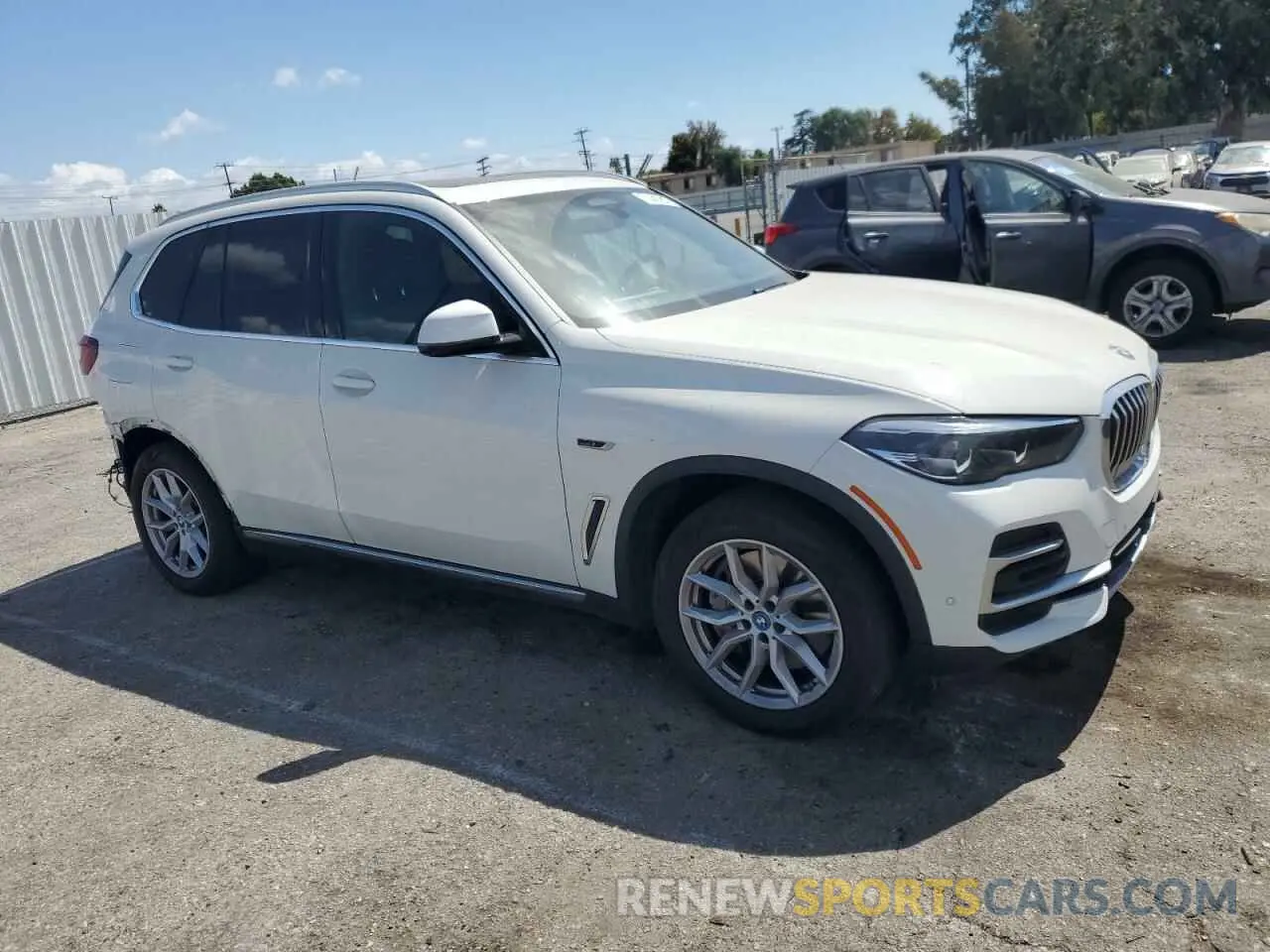 4 Photograph of a damaged car 5UXTA6C04N9K89247 BMW X5 2022