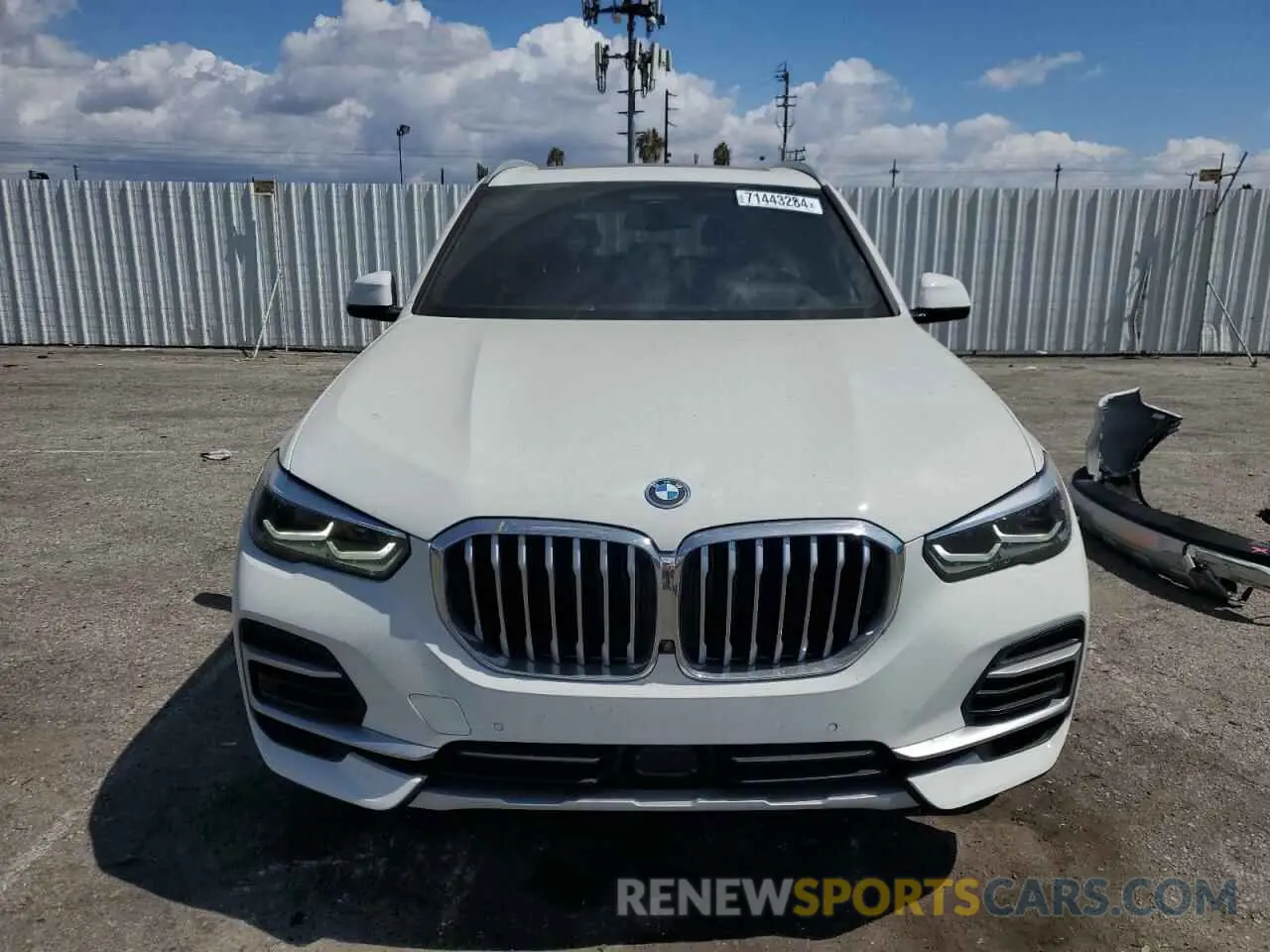 5 Photograph of a damaged car 5UXTA6C04N9K89247 BMW X5 2022