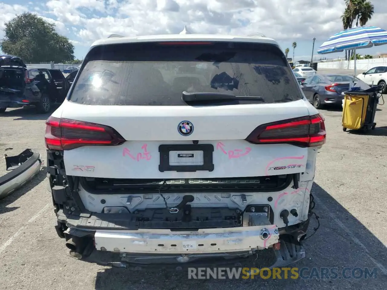 6 Photograph of a damaged car 5UXTA6C04N9K89247 BMW X5 2022