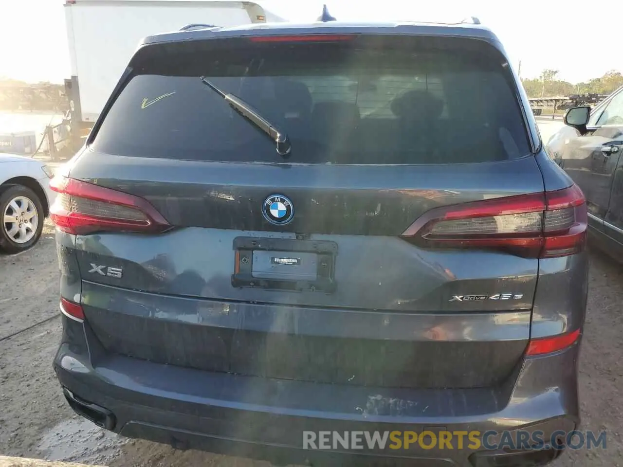 6 Photograph of a damaged car 5UXTA6C07N9N38835 BMW X5 2022