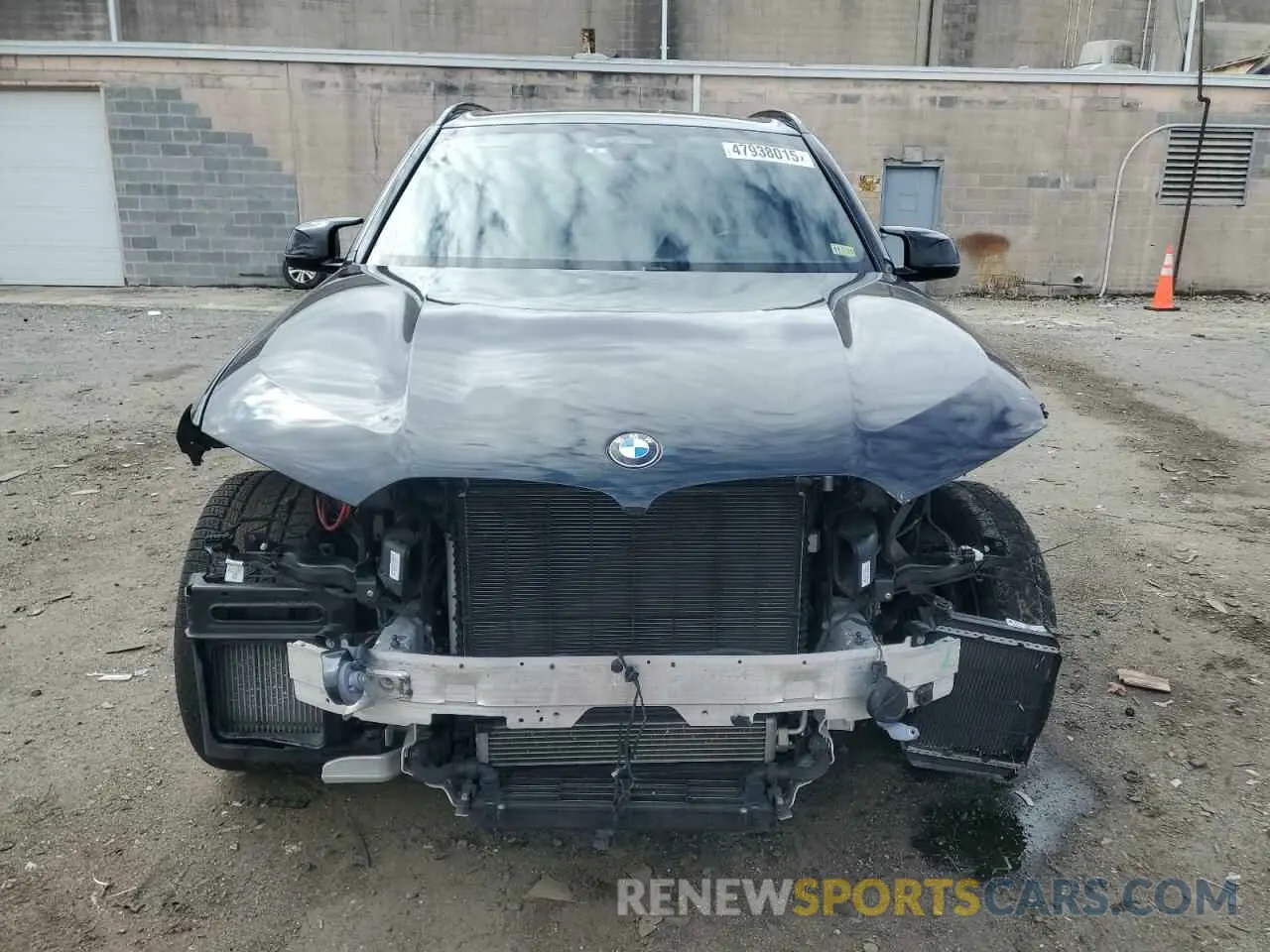 5 Photograph of a damaged car 5YMJU0C09N9J22449 BMW X5 2022