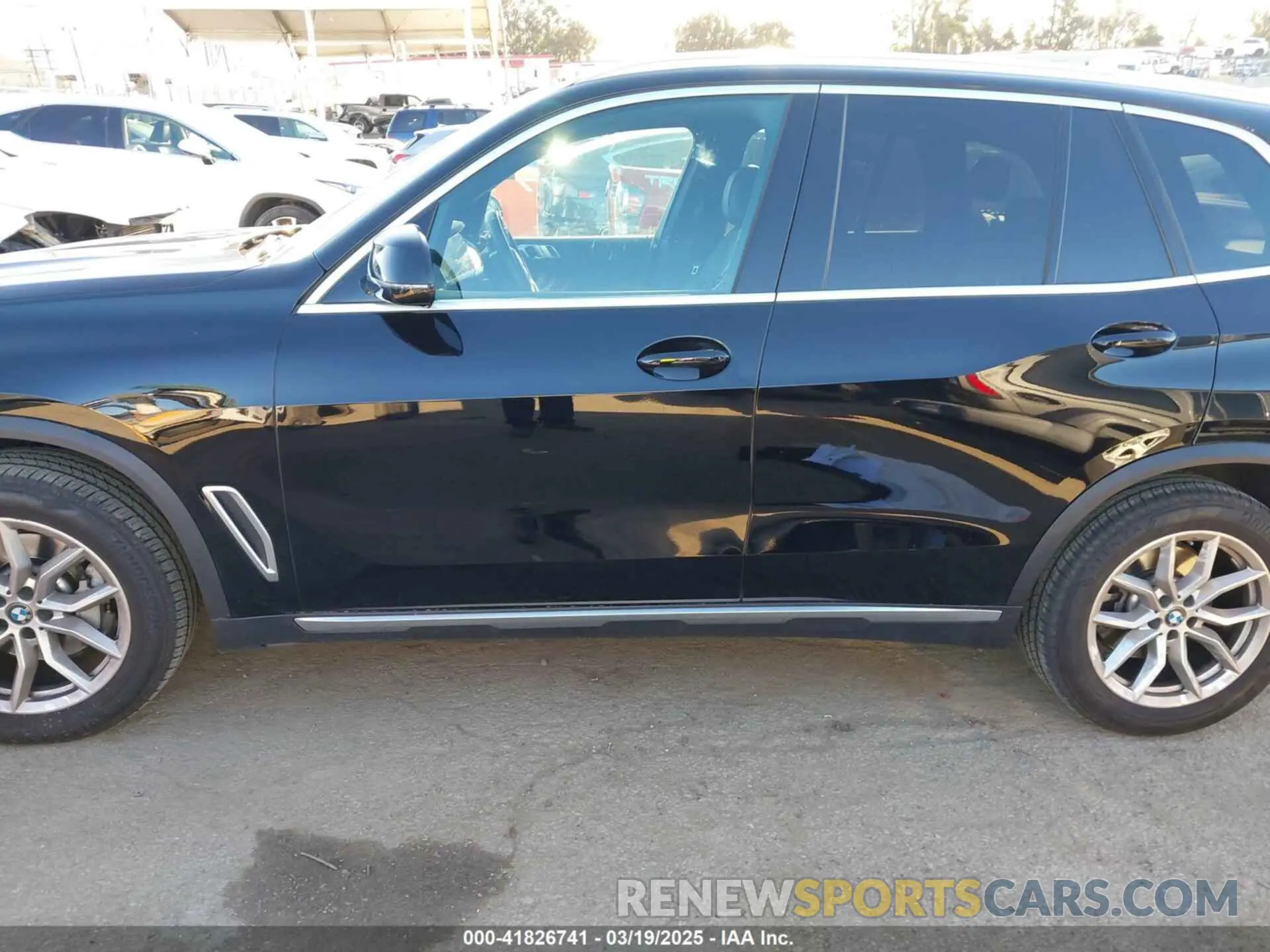 14 Photograph of a damaged car 5UXCR4C01P9R58557 BMW X5 2023