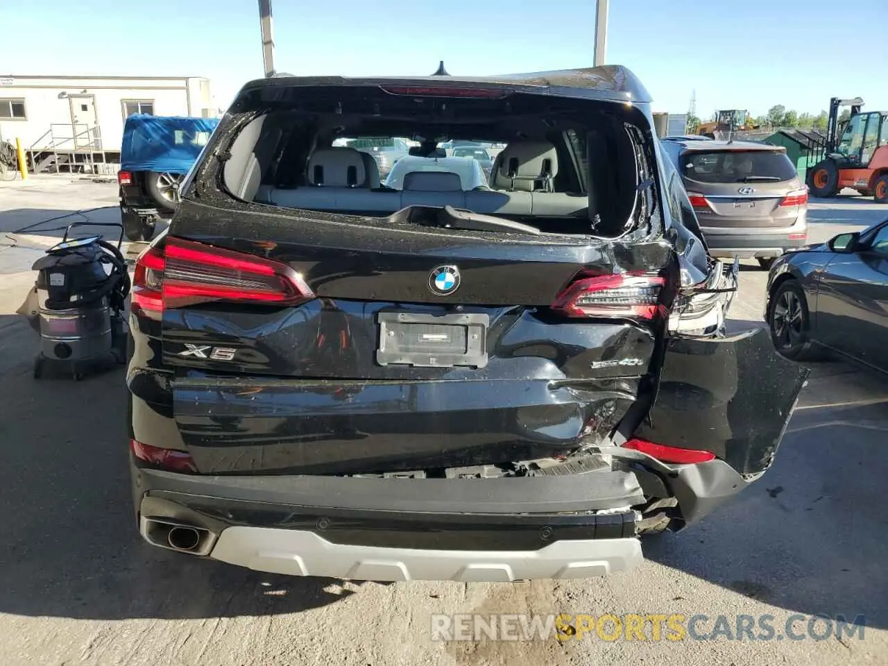 6 Photograph of a damaged car 5UXCR4C02P9P39414 BMW X5 2023