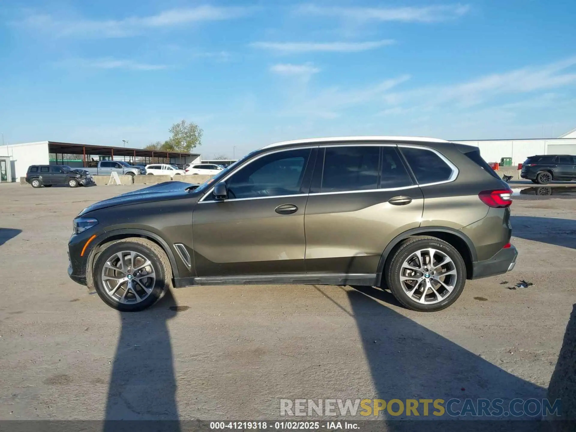 14 Photograph of a damaged car 5UXCR4C02P9S02333 BMW X5 2023