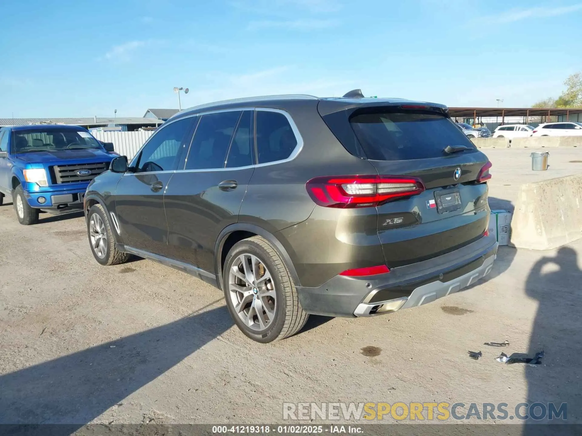 3 Photograph of a damaged car 5UXCR4C02P9S02333 BMW X5 2023
