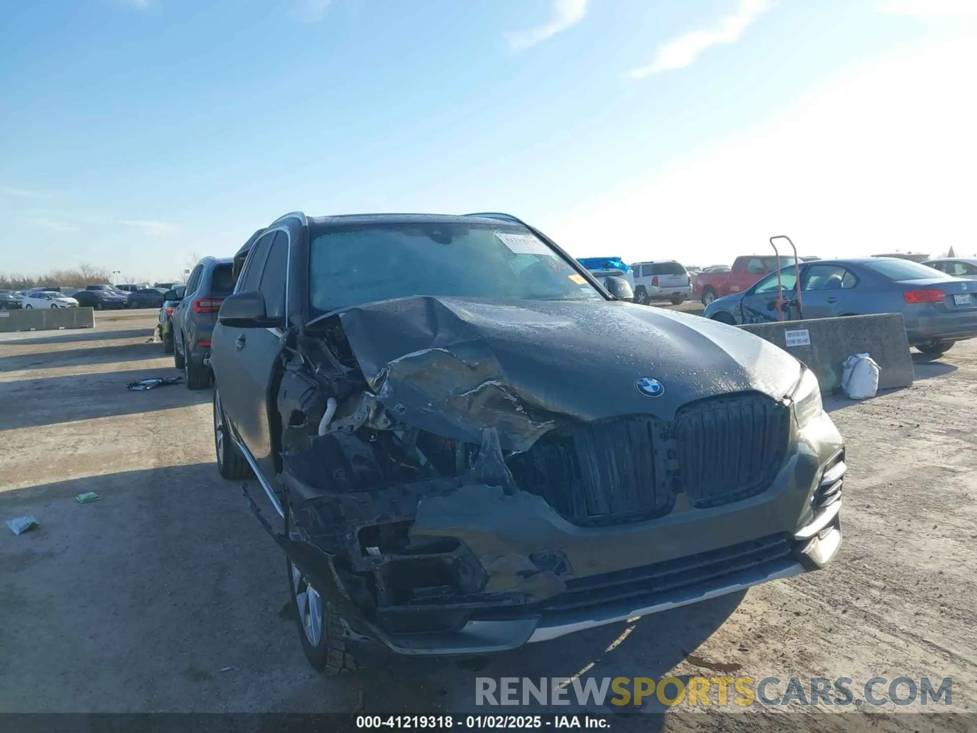 6 Photograph of a damaged car 5UXCR4C02P9S02333 BMW X5 2023