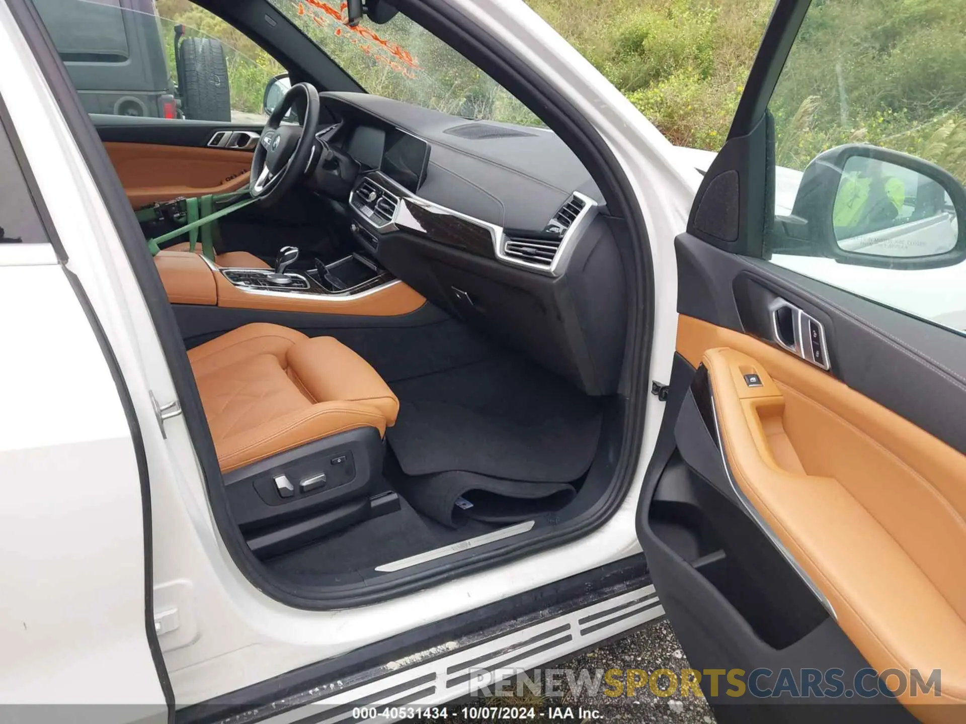 5 Photograph of a damaged car 5UXCR4C03P9P50728 BMW X5 2023
