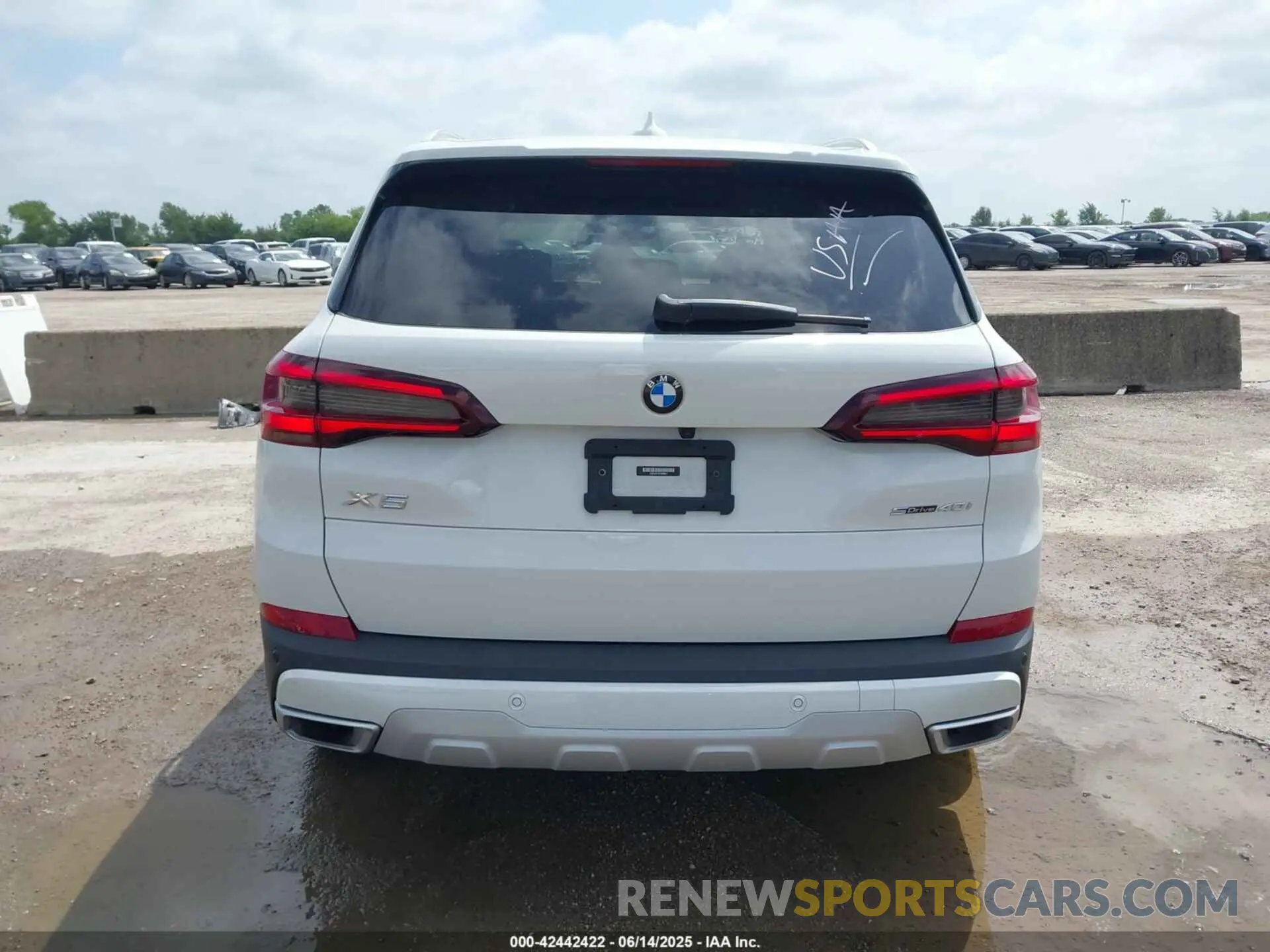 16 Photograph of a damaged car 5UXCR4C05P9R88631 BMW X5 2023