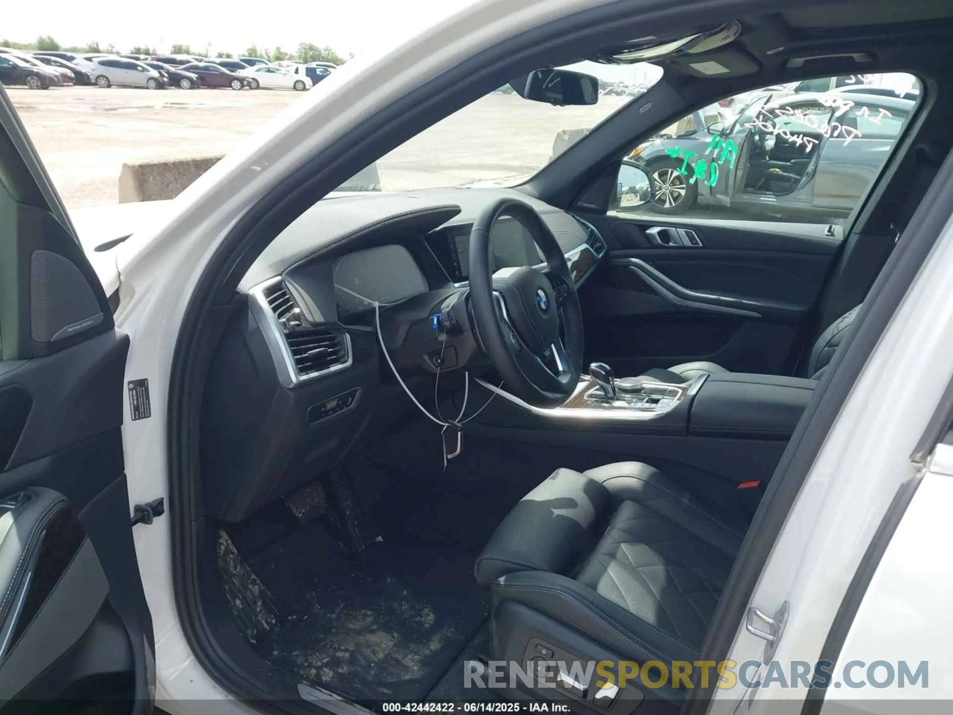 5 Photograph of a damaged car 5UXCR4C05P9R88631 BMW X5 2023