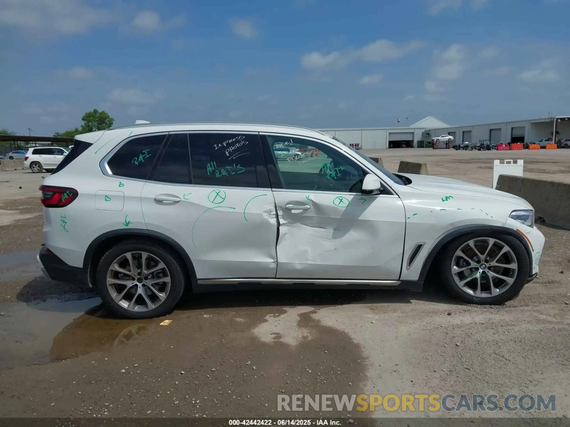 6 Photograph of a damaged car 5UXCR4C05P9R88631 BMW X5 2023