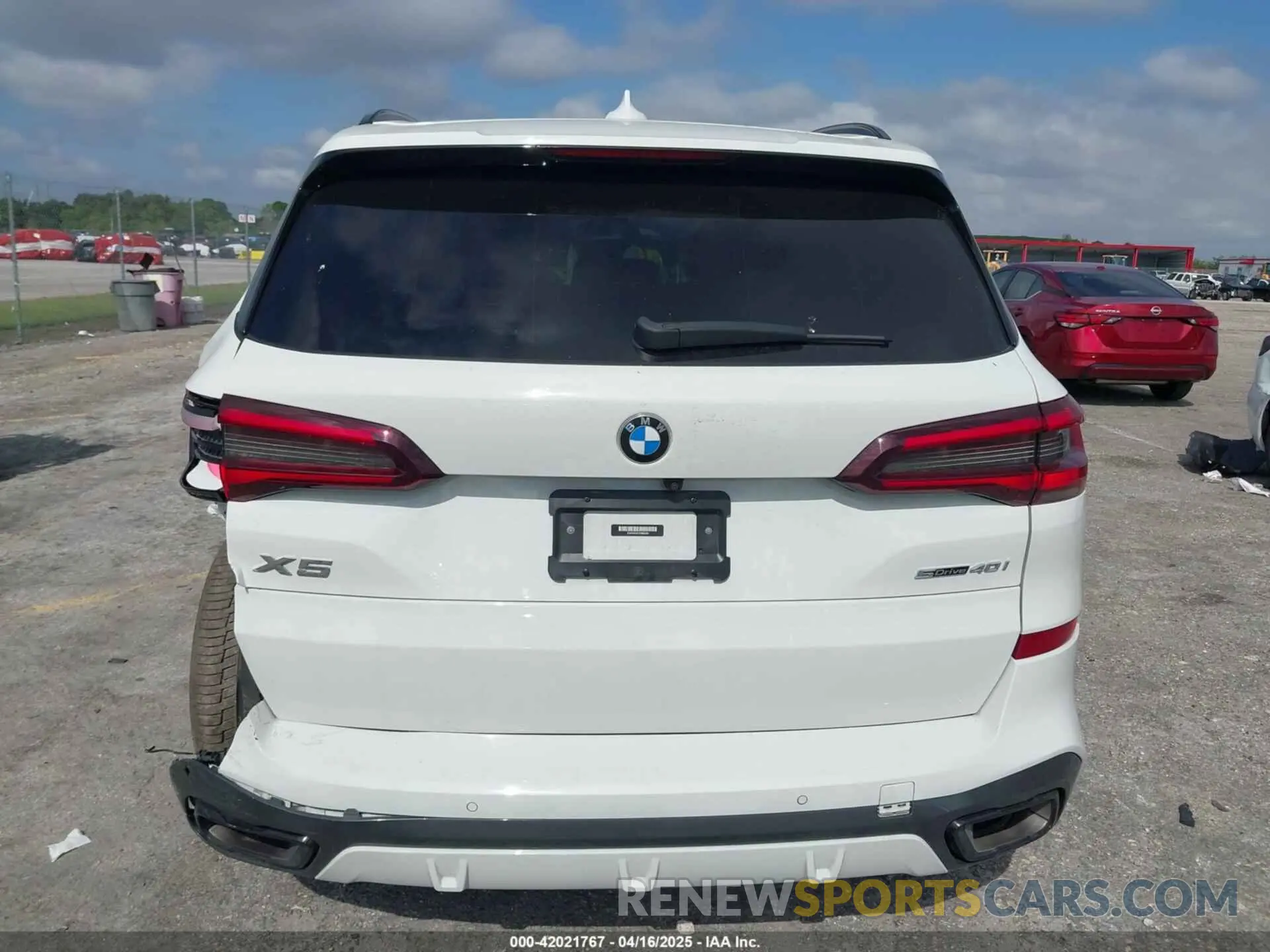 17 Photograph of a damaged car 5UXCR4C07P9R85391 BMW X5 2023