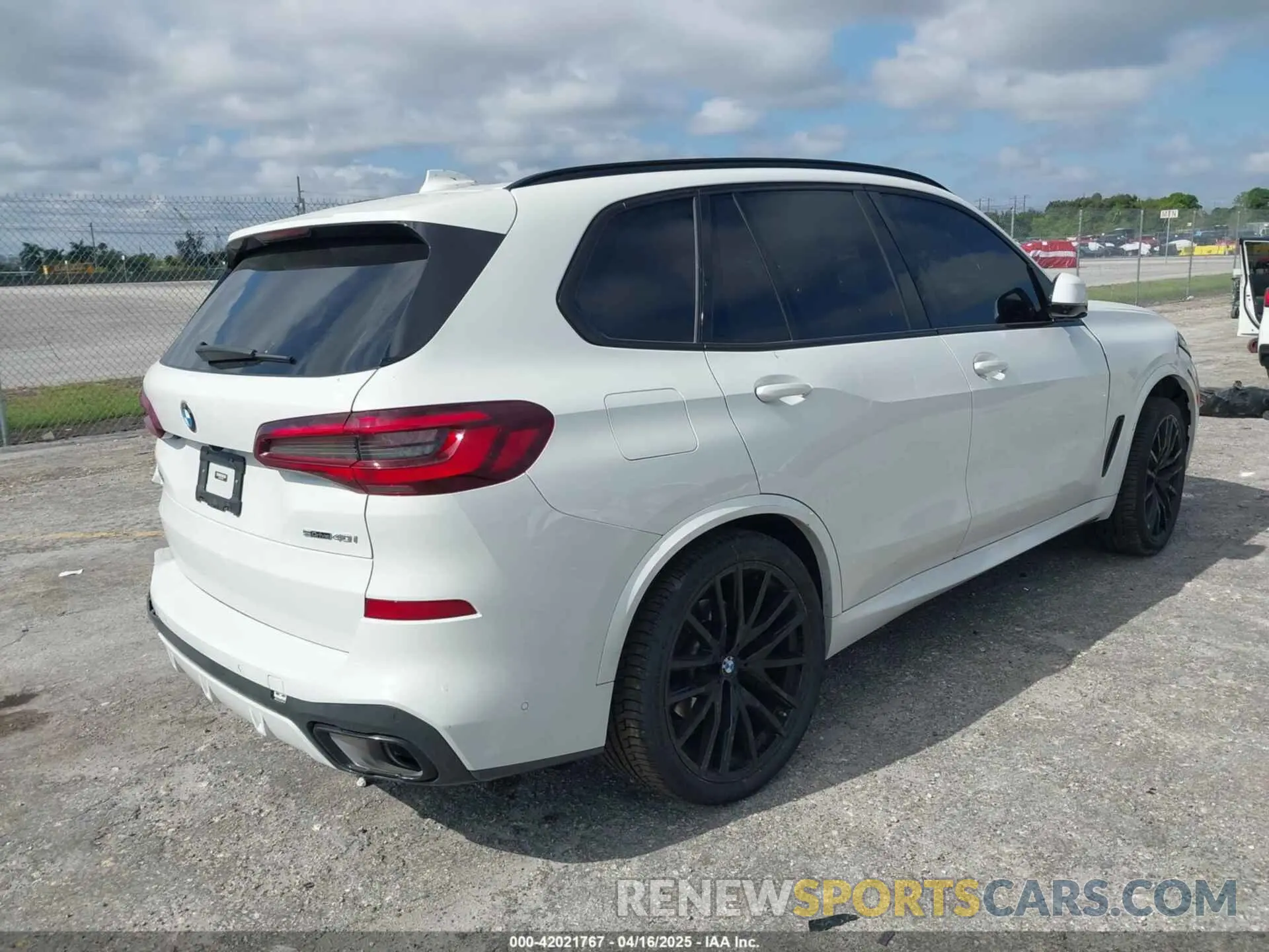 4 Photograph of a damaged car 5UXCR4C07P9R85391 BMW X5 2023