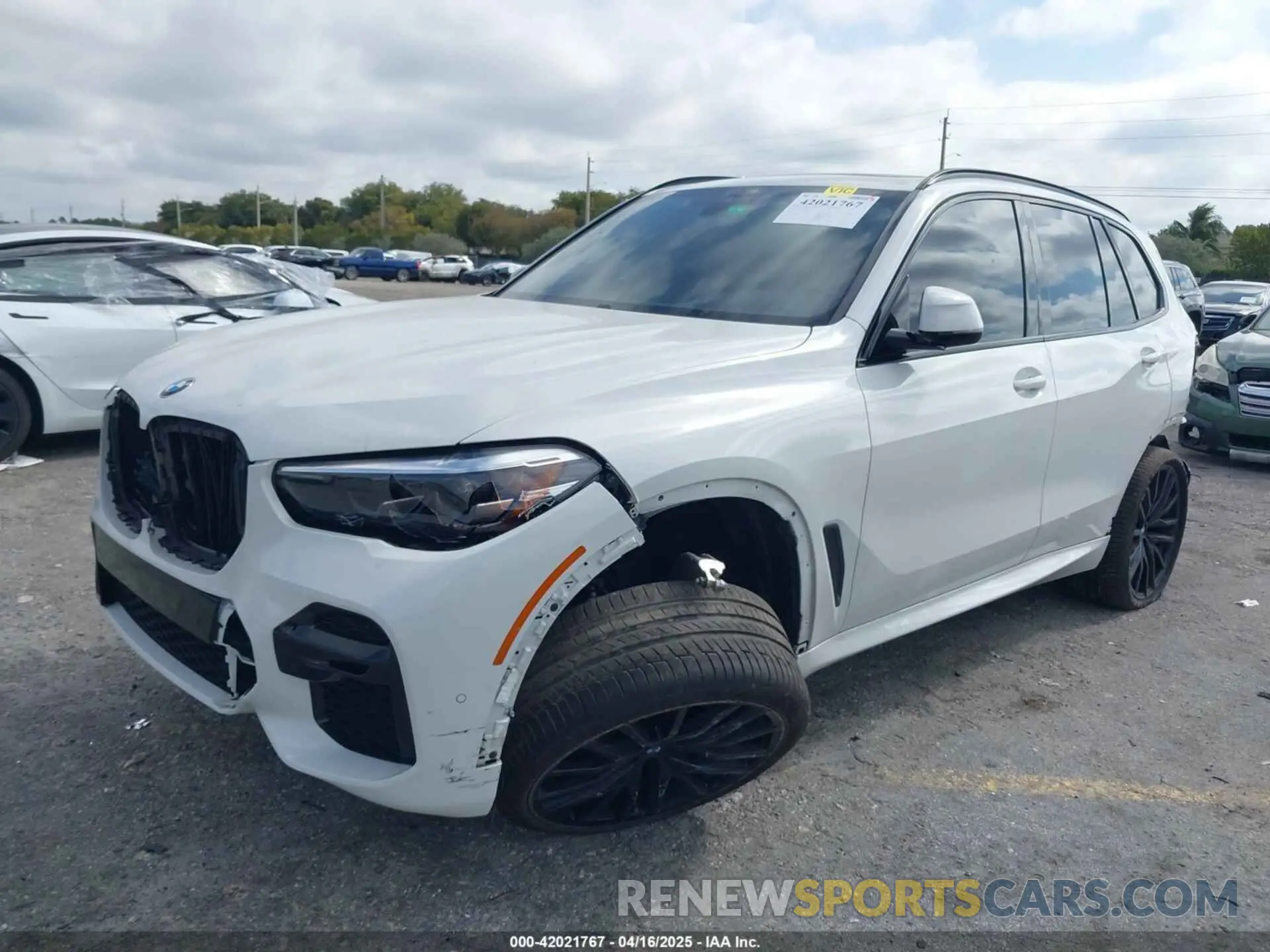 6 Photograph of a damaged car 5UXCR4C07P9R85391 BMW X5 2023