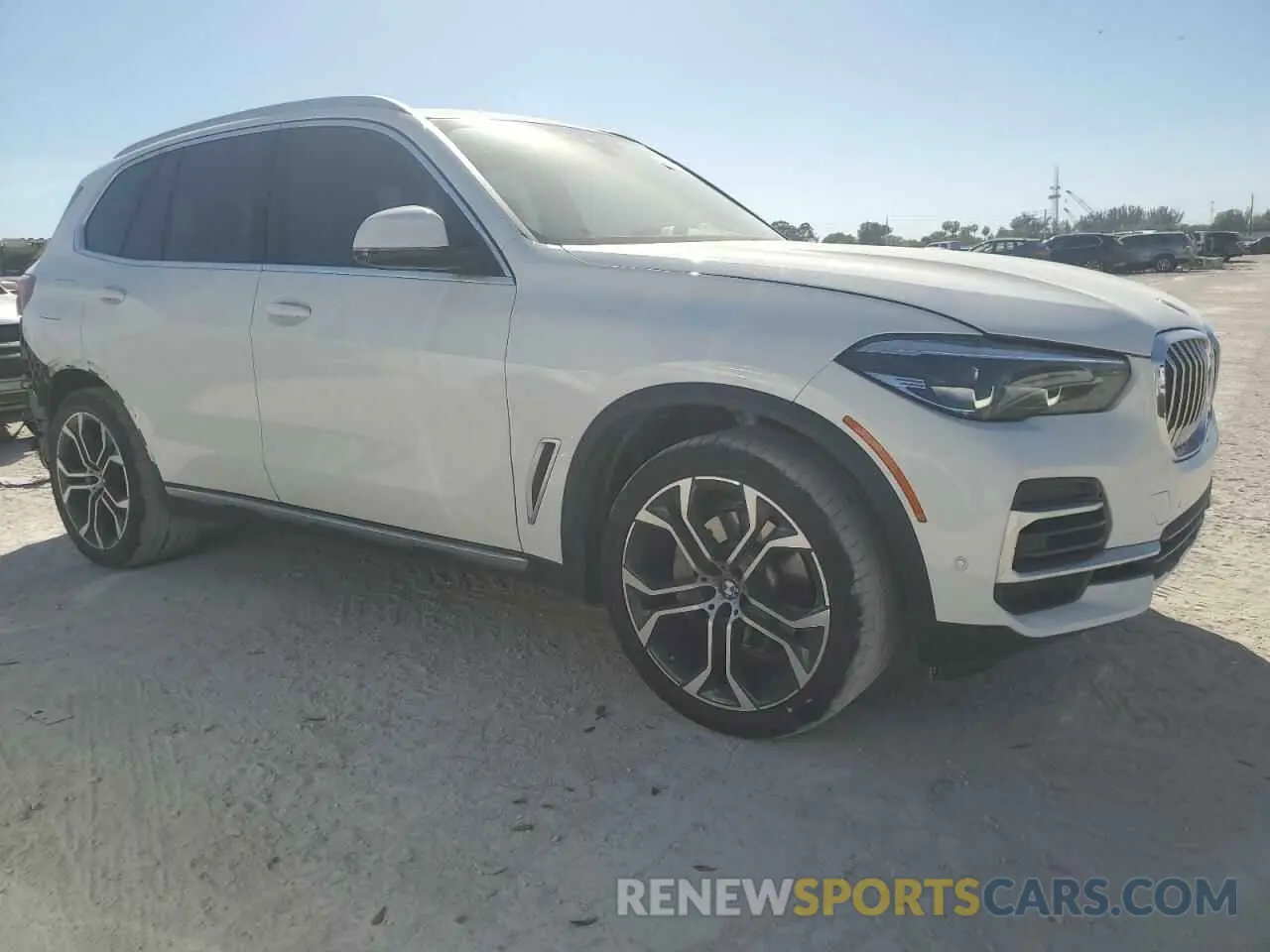 4 Photograph of a damaged car 5UXCR4C08P9P14937 BMW X5 2023