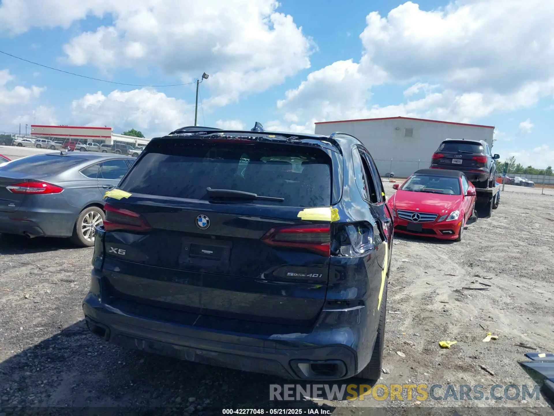 17 Photograph of a damaged car 5UXCR4C08P9R54795 BMW X5 2023