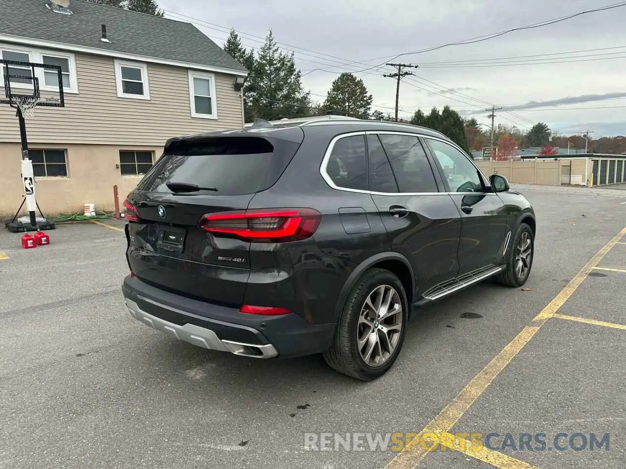 3 Photograph of a damaged car 5UXCR4C09P9P08256 BMW X5 2023