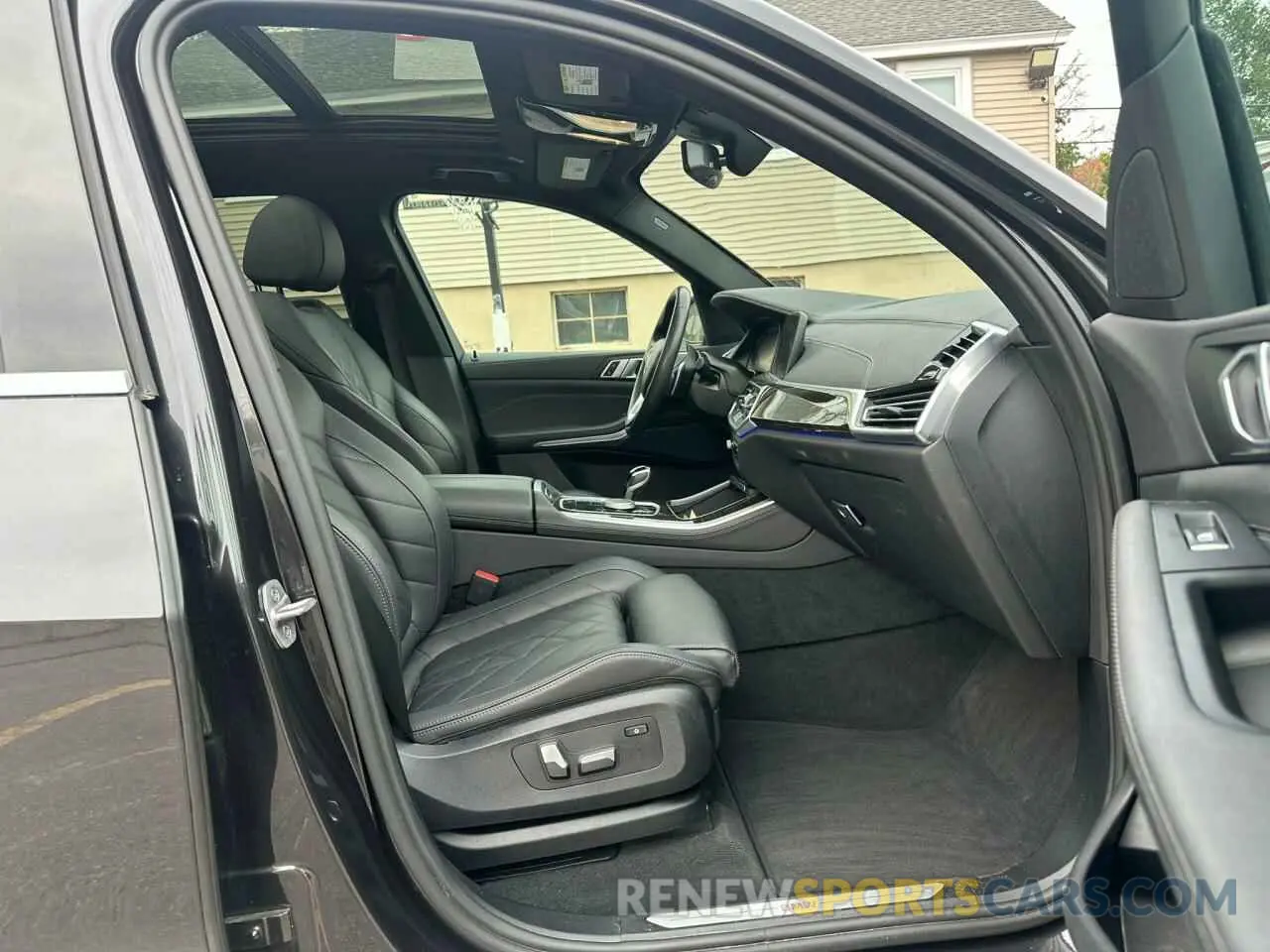 7 Photograph of a damaged car 5UXCR4C09P9P08256 BMW X5 2023