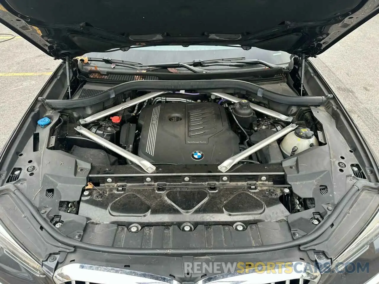 9 Photograph of a damaged car 5UXCR4C09P9P08256 BMW X5 2023