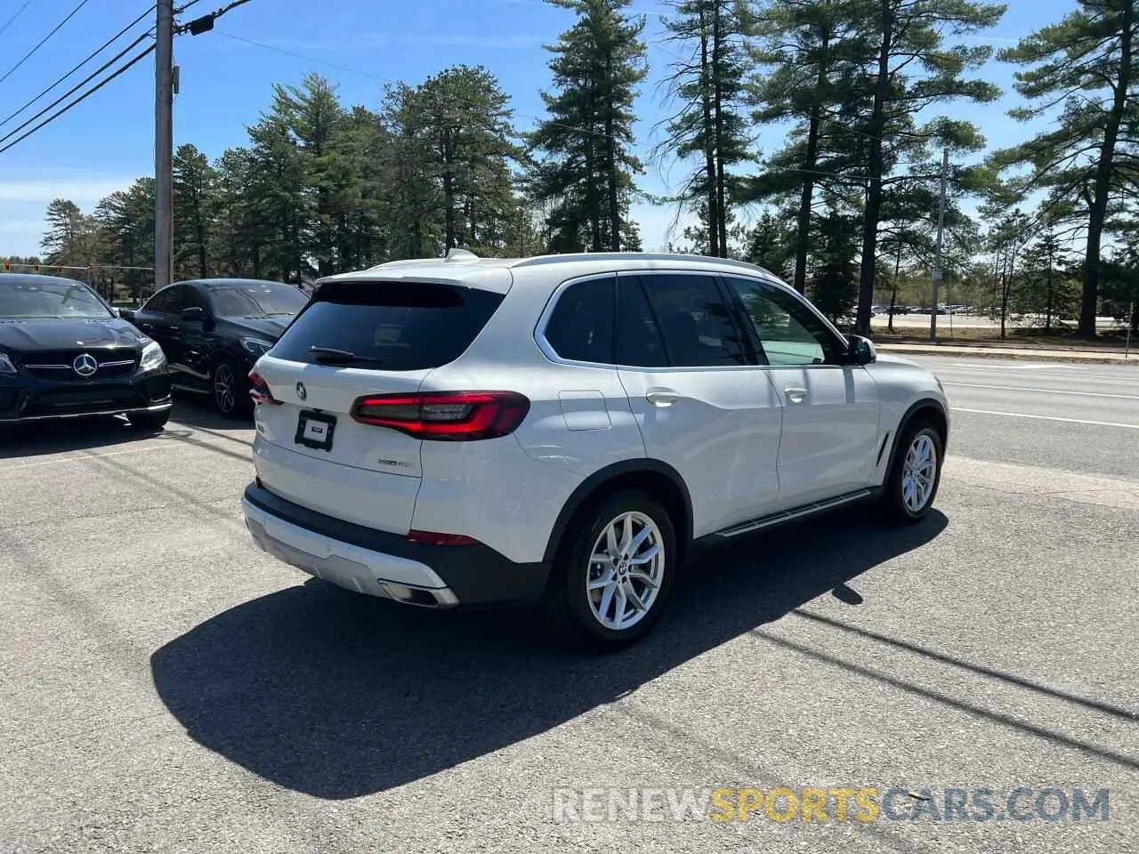 4 Photograph of a damaged car 5UXCR4C0XP9P38690 BMW X5 2023