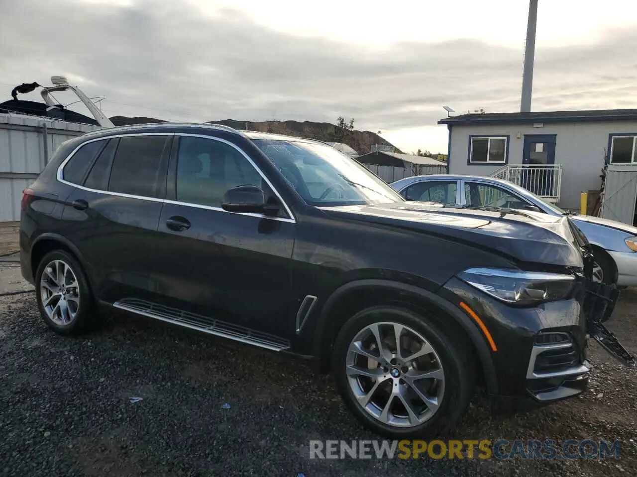 4 Photograph of a damaged car 5UXCR4C0XP9R22642 BMW X5 2023