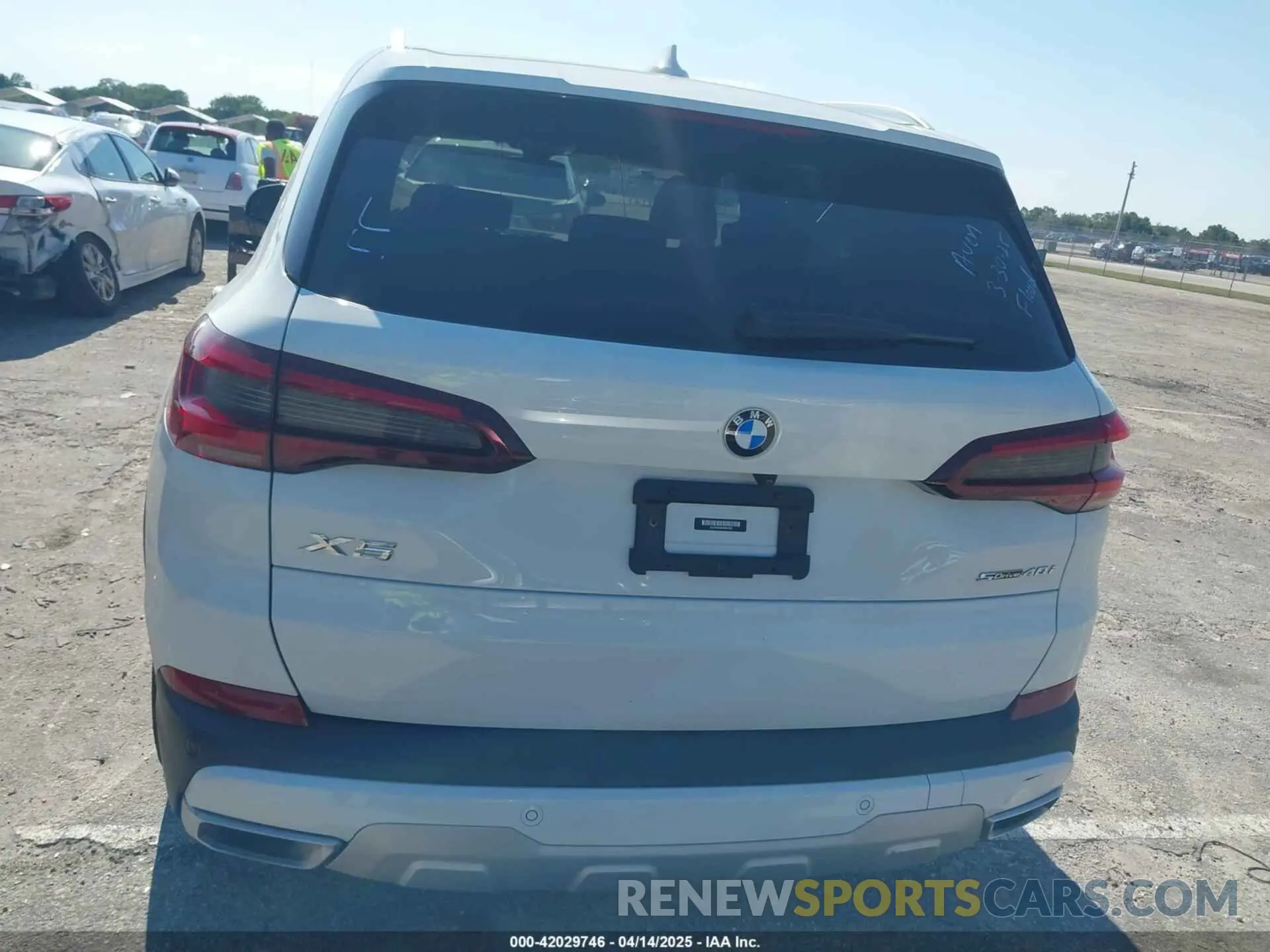16 Photograph of a damaged car 5UXCR4C0XP9R67239 BMW X5 2023