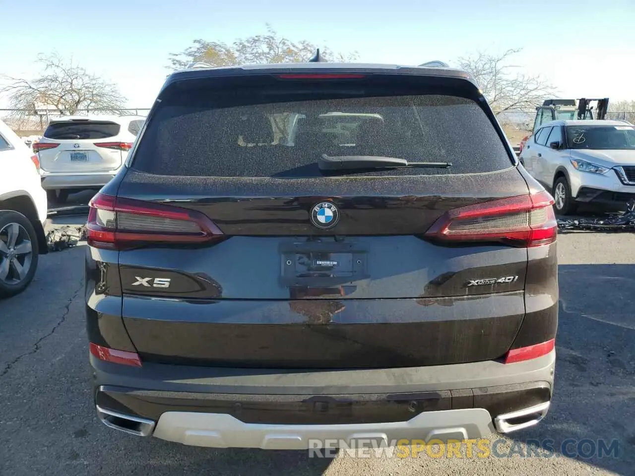 6 Photograph of a damaged car 5UXCR6C00P9N67931 BMW X5 2023