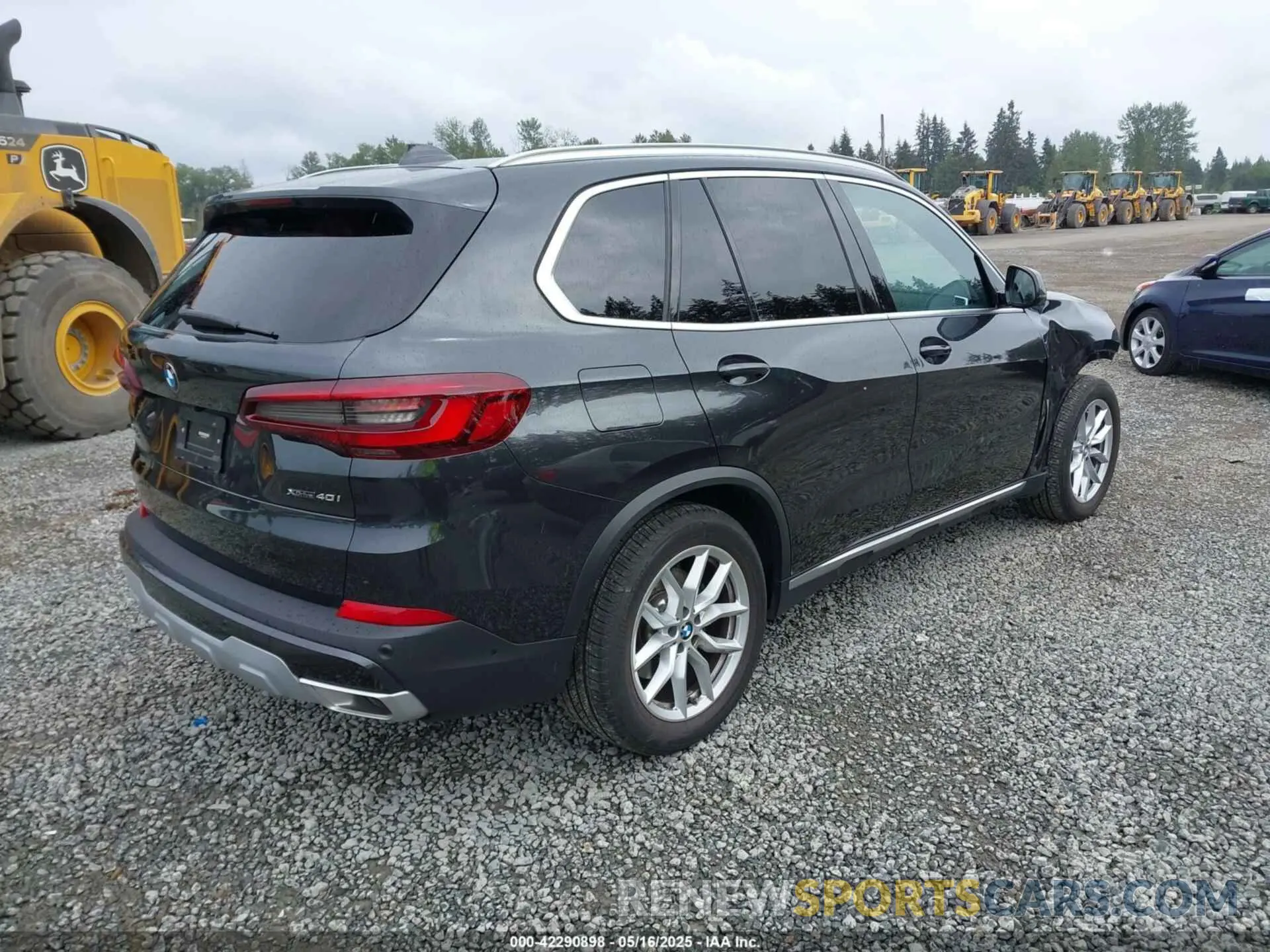 4 Photograph of a damaged car 5UXCR6C00P9P78885 BMW X5 2023