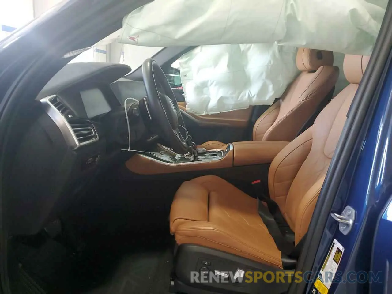7 Photograph of a damaged car 5UXCR6C01P9N68490 BMW X5 2023