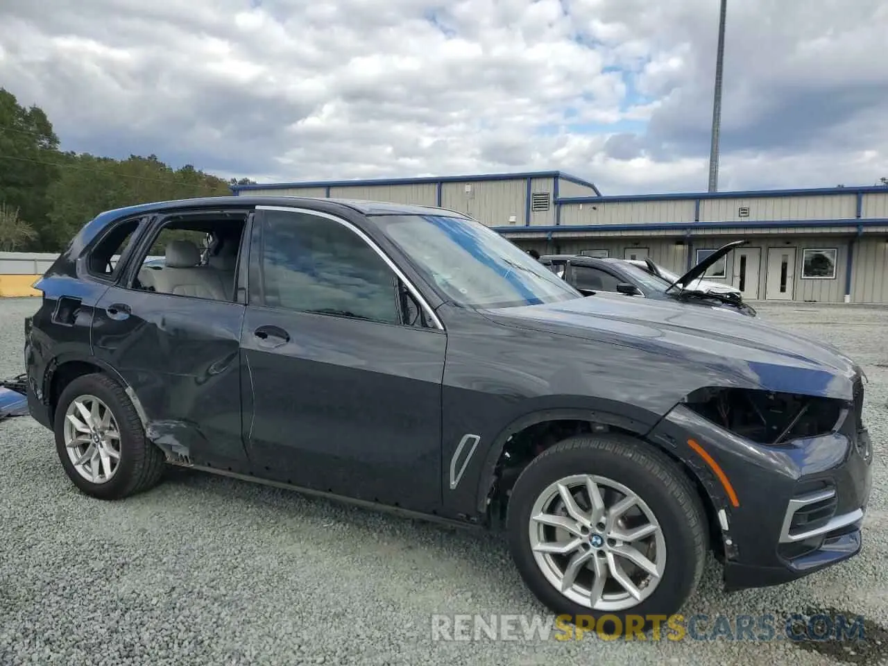 4 Photograph of a damaged car 5UXCR6C01P9P49573 BMW X5 2023