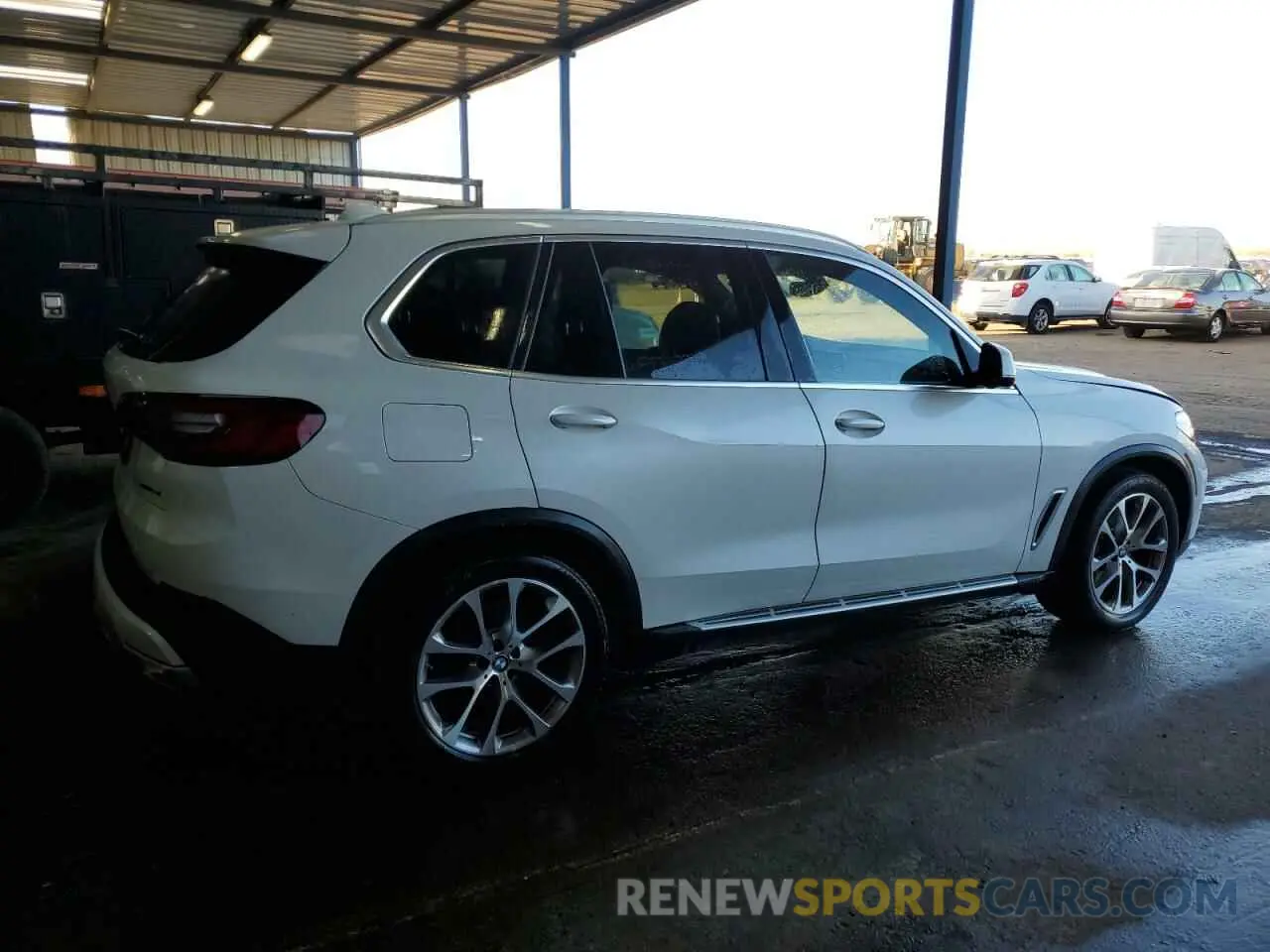 3 Photograph of a damaged car 5UXCR6C01P9P62999 BMW X5 2023
