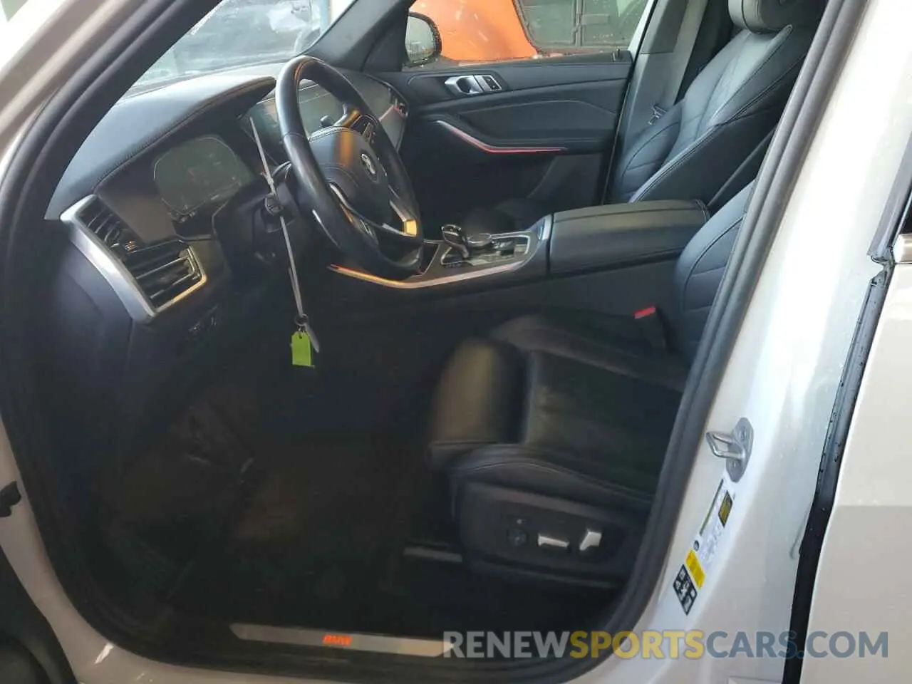 7 Photograph of a damaged car 5UXCR6C01P9P62999 BMW X5 2023
