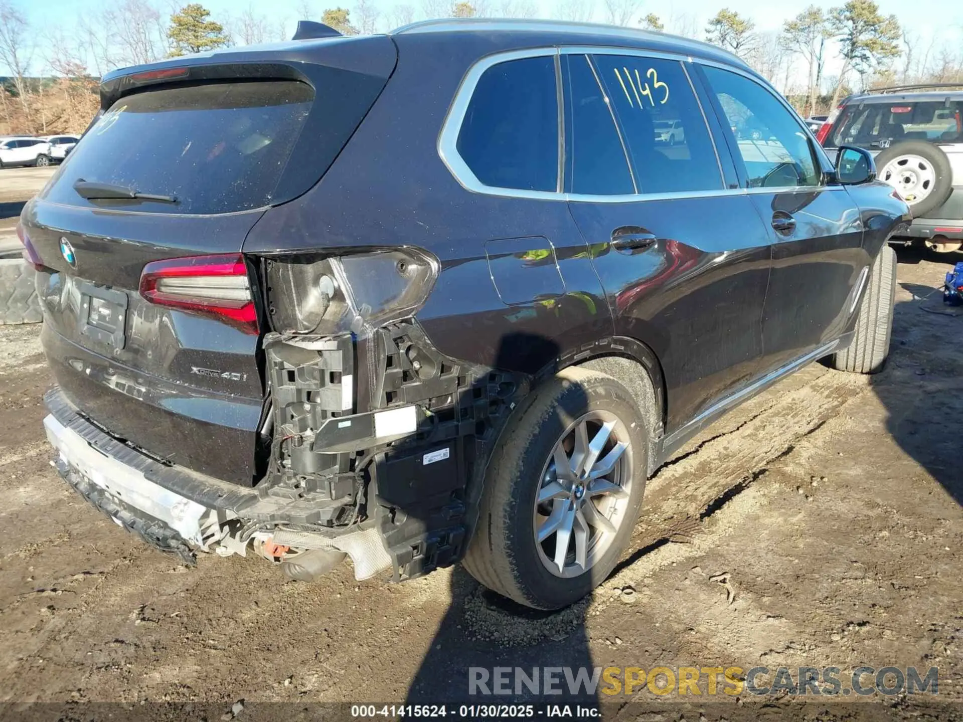 4 Photograph of a damaged car 5UXCR6C01P9P96005 BMW X5 2023