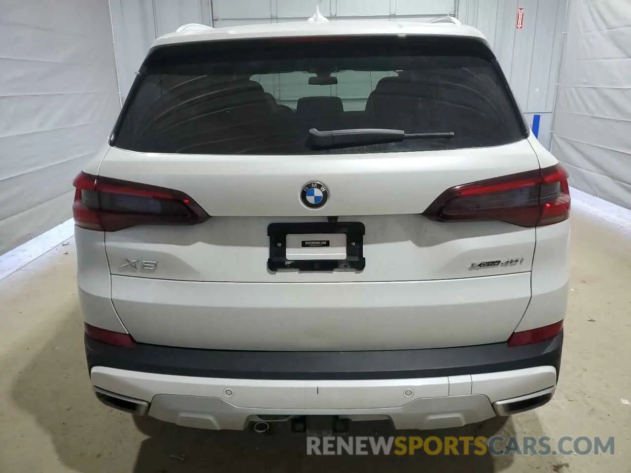 6 Photograph of a damaged car 5UXCR6C03P9R79115 BMW X5 2023