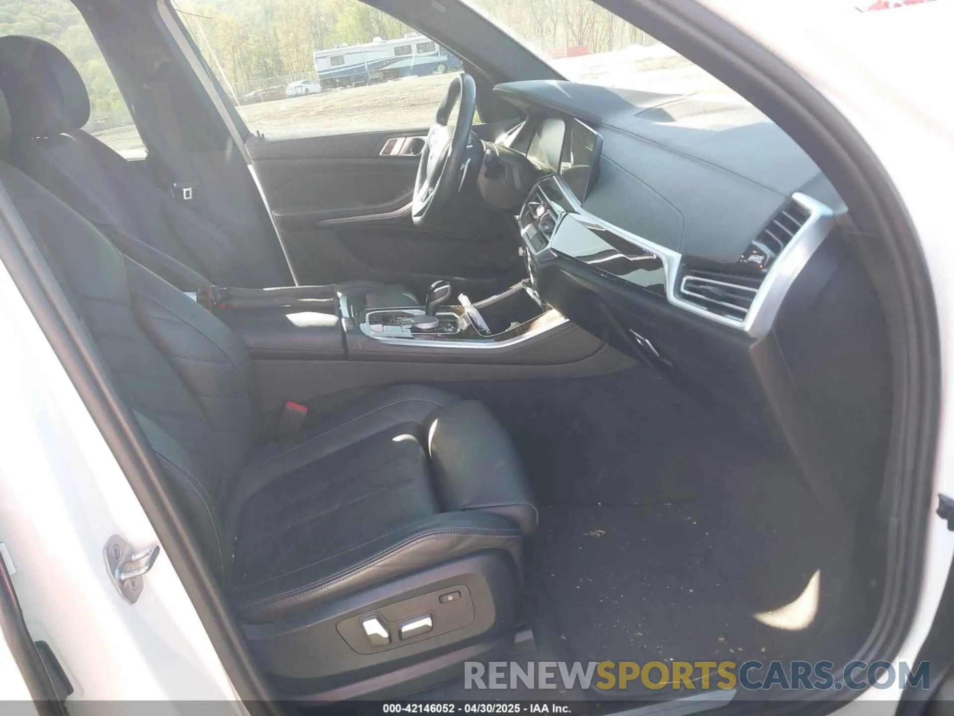 5 Photograph of a damaged car 5UXCR6C04P9P35750 BMW X5 2023