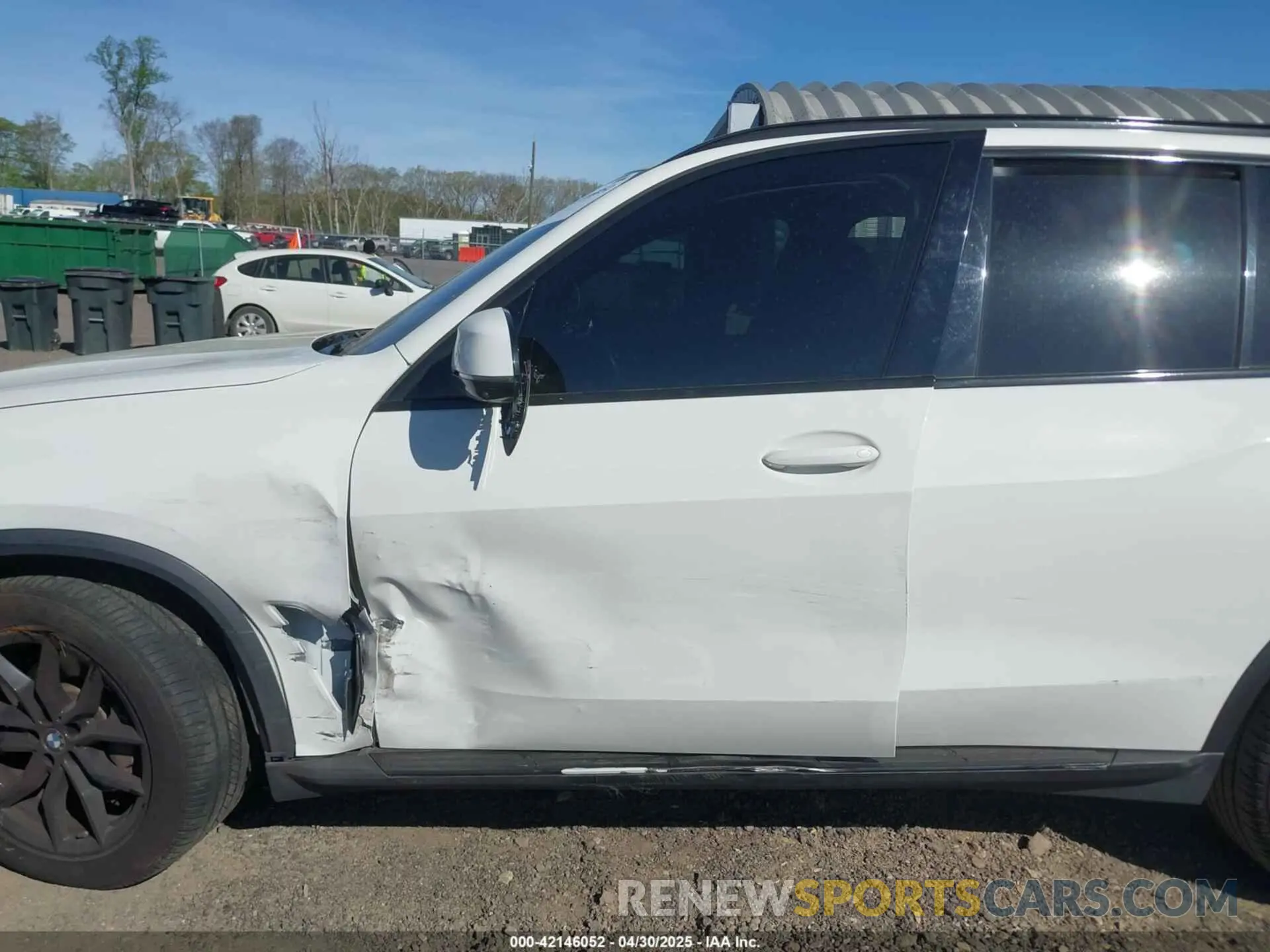 6 Photograph of a damaged car 5UXCR6C04P9P35750 BMW X5 2023