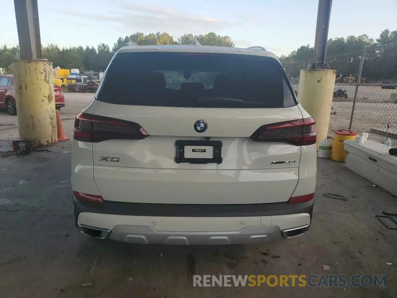 6 Photograph of a damaged car 5UXCR6C04P9P75729 BMW X5 2023