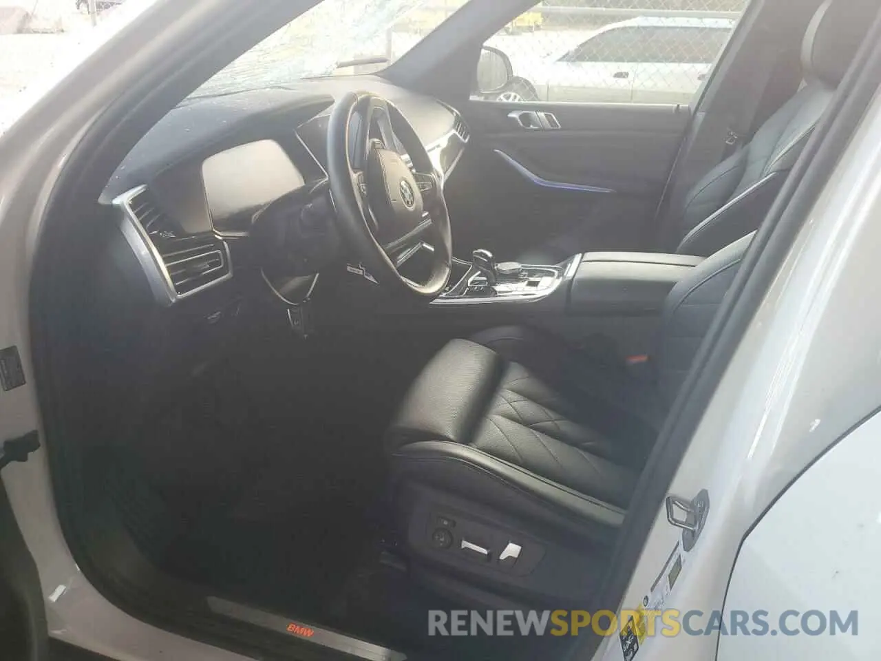 7 Photograph of a damaged car 5UXCR6C04P9P75729 BMW X5 2023