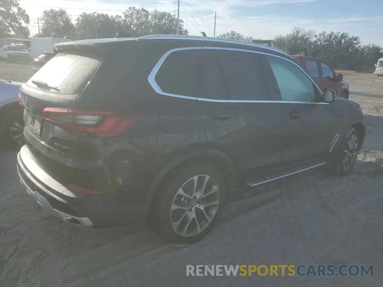3 Photograph of a damaged car 5UXCR6C04P9P81613 BMW X5 2023