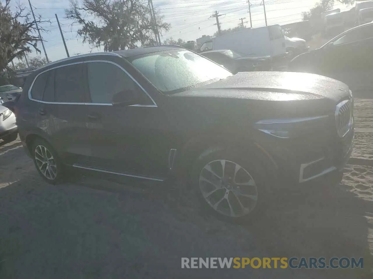 4 Photograph of a damaged car 5UXCR6C04P9P81613 BMW X5 2023