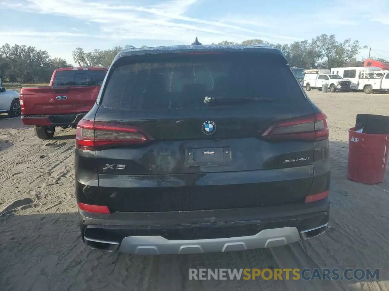 6 Photograph of a damaged car 5UXCR6C04P9P81613 BMW X5 2023